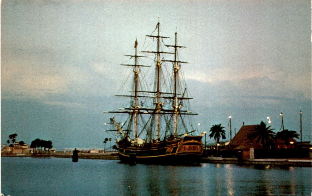 MGM, BOUNTY exhibit, St. Petersburg, Municipal Pier, Florida, Bay Postcard