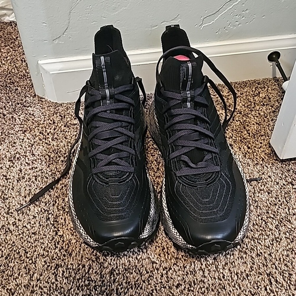 NWOT Saucony Endorphin Trail Running Shoes Women's Black. Size 8