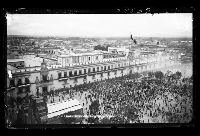 Photo:Mexico City Mexico 1890s Cinco de Mayo Plaza de Armas Crowd