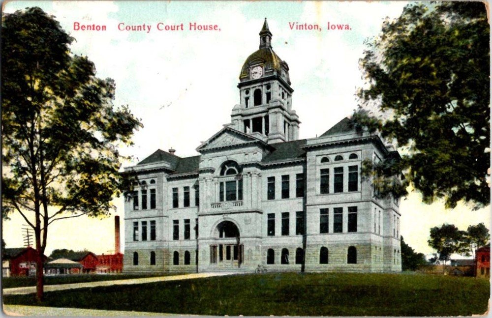 Vinton Iowa IA : COURT HOUSE SCENE m/14 BC5222