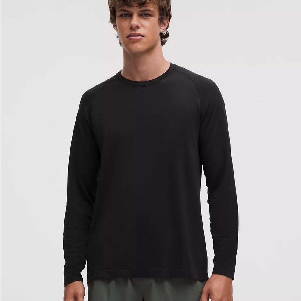 lululemon athletica Men's Black Metal Blend Long Sleeve Shirt