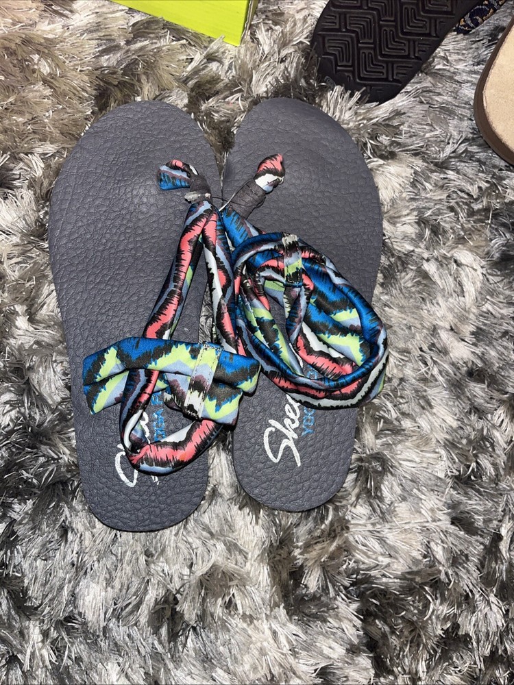 Skechers Yoga Foam Women’s Size 8 Flip Flop Sandals Multicolor Tribal Chevron