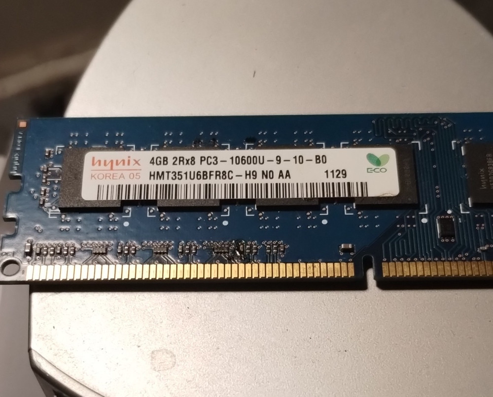 Hynix 4GB DDR3 DIMM PC3-10600U 240-Pin Memory Module HMT351U6BFR8C-H9