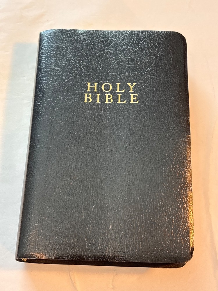 Holy Bible New International NIV Zondervan ISBN 0-310-92616-5 Black 2001