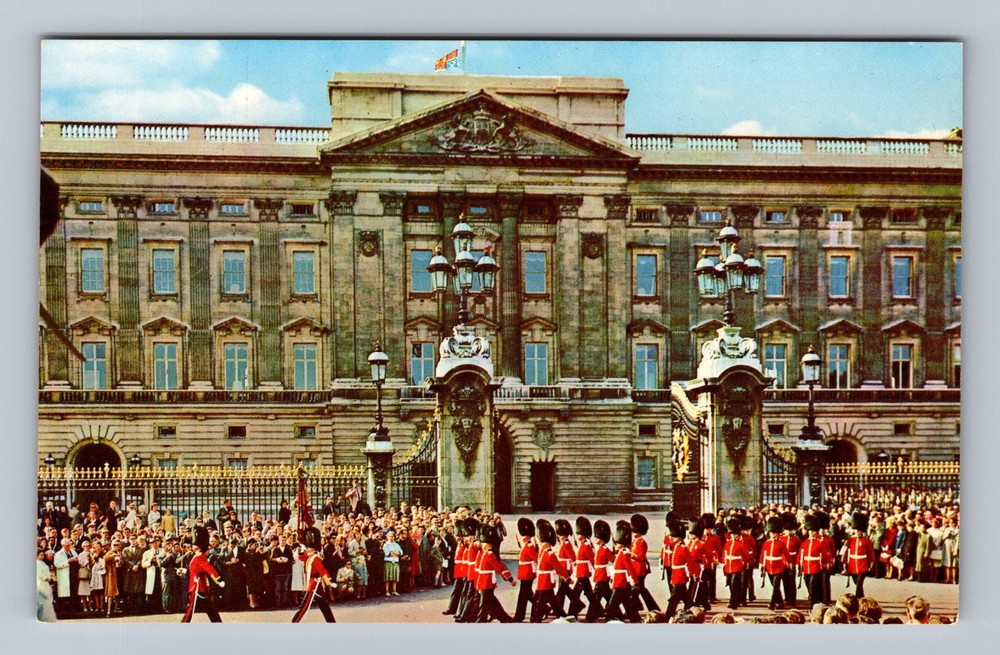 United Kingdom- London Buckingham Palace Guards Souvenir Old PC Vintage Postcard