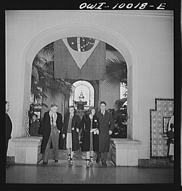 Photo:Washington DC 1942 Pan-American Union High School Students Patio