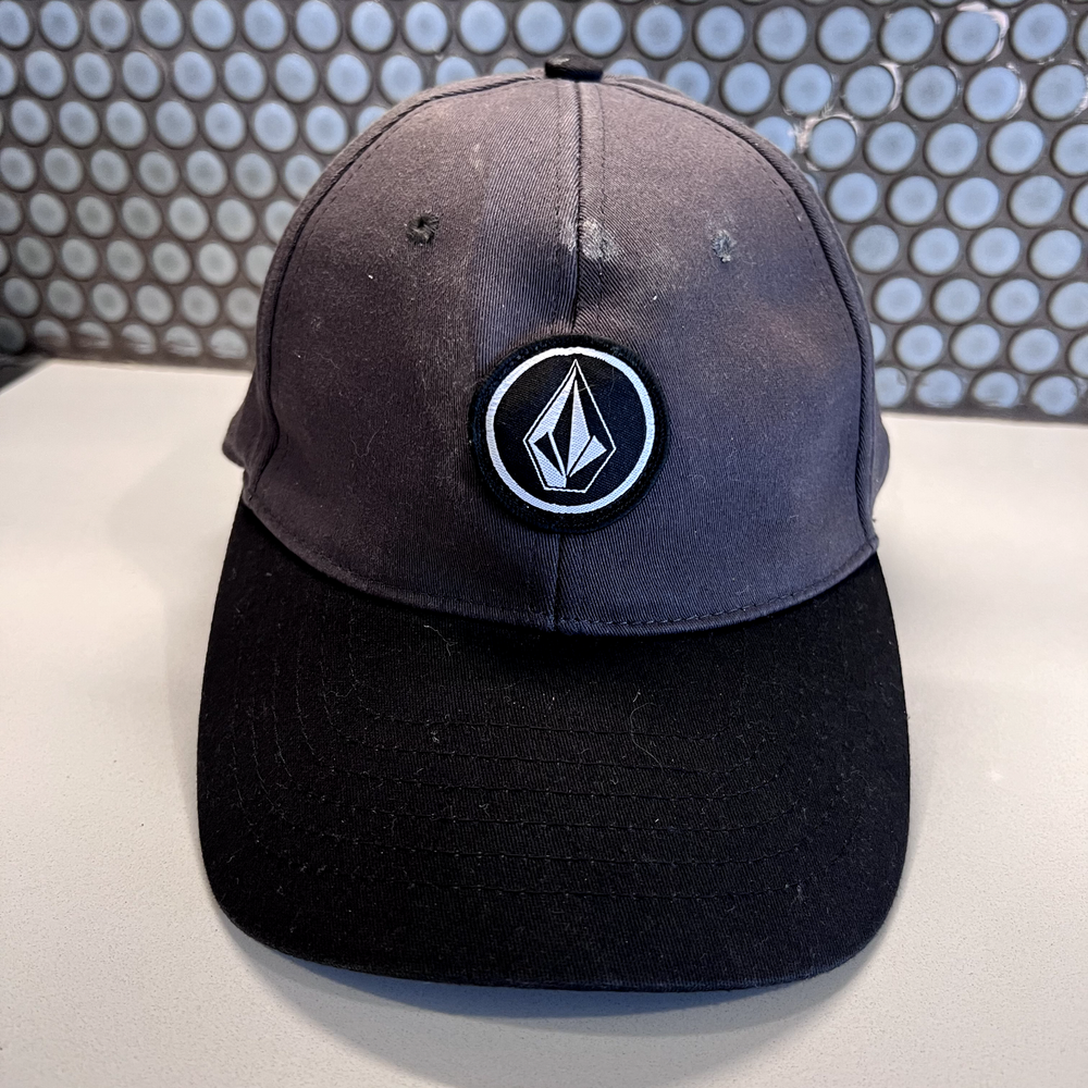 Volcom Hat Cap Youth L - XL  Gray Black Fitted Stretch Logo Embroidered