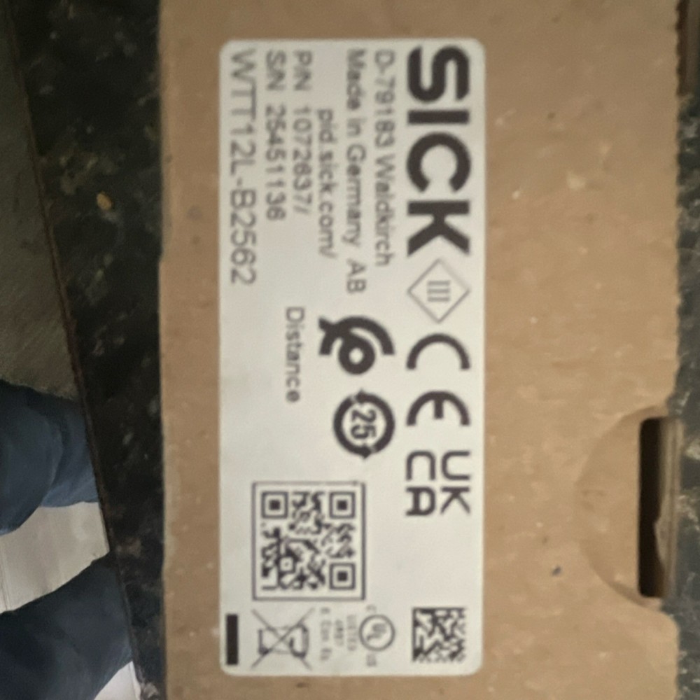SICK WTT12L-B2562 Photoelectric Sensor DC Push-Pull SPDT Cable Panel Mount