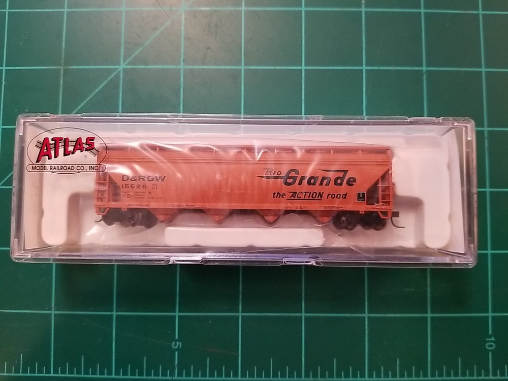 N Scale - Atlas 39711 - ACF 4 Bay Centerflow Hopper - Rio Grande - #15521
