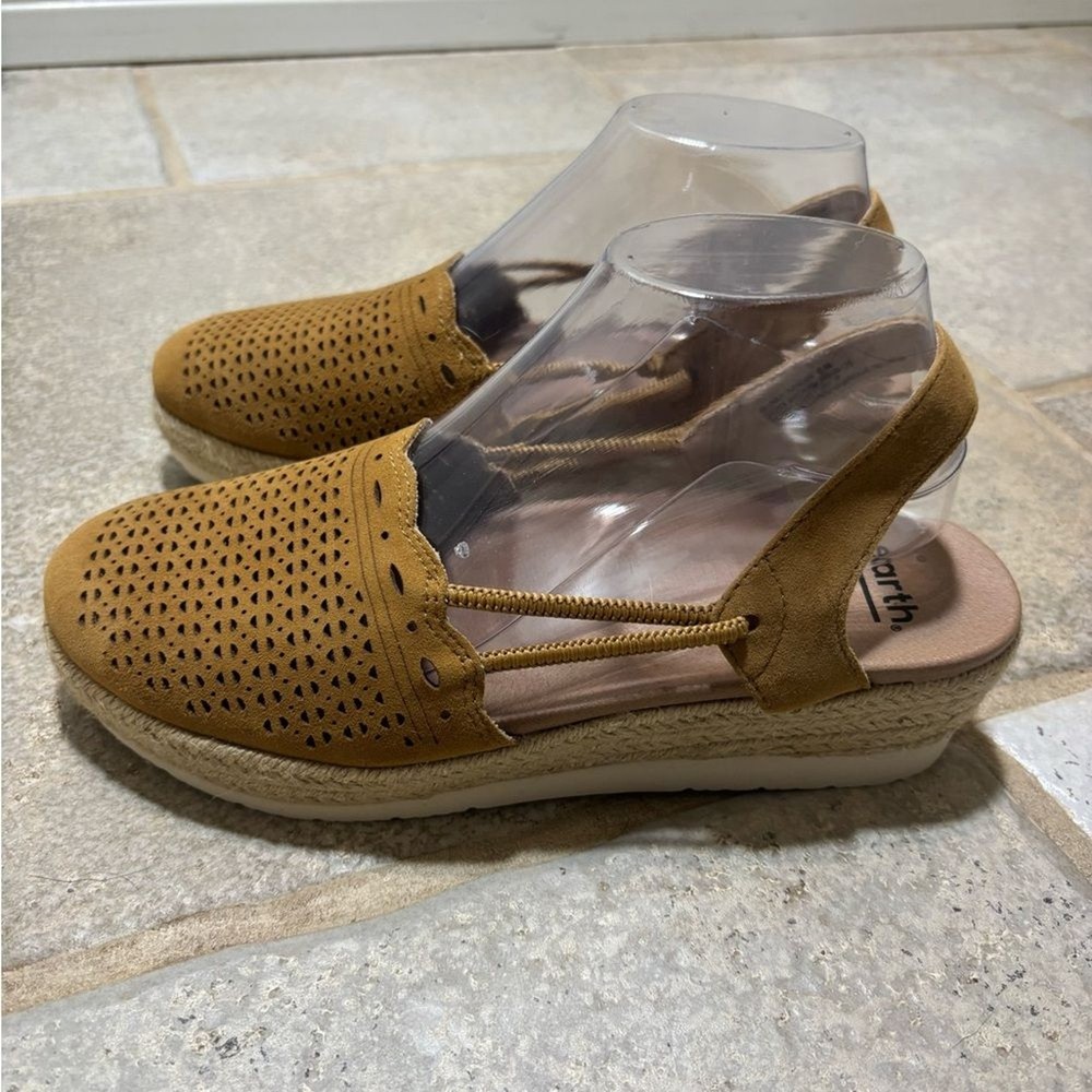 Earth Shoes Buran Azalea Bone Brown Sandals Women’s 8