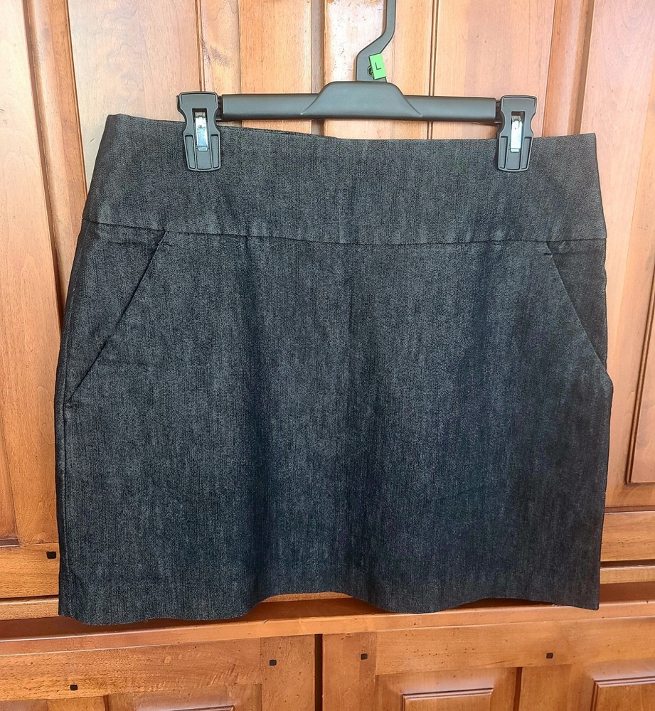 Kenneth Cole Reaction Women's Black Denim Straight Skirt With pockets Size 10