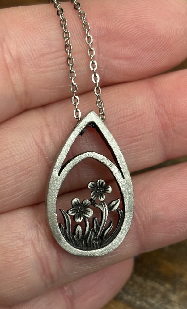 Vintage Pewter Flower Teardrop Pendant Chain 18in Necklace Floral