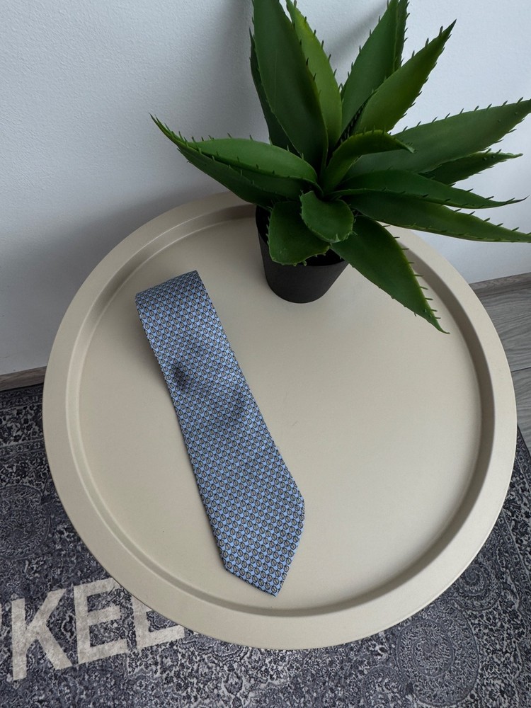 Hermès Paris Vintage 100% Silk Blue Patterned Designer Tie Made in France