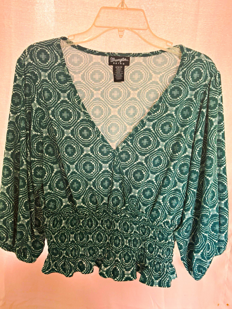 Wrangler Retro Women's Blouse M Green/White Geometric V-Neck Smocked Peplum