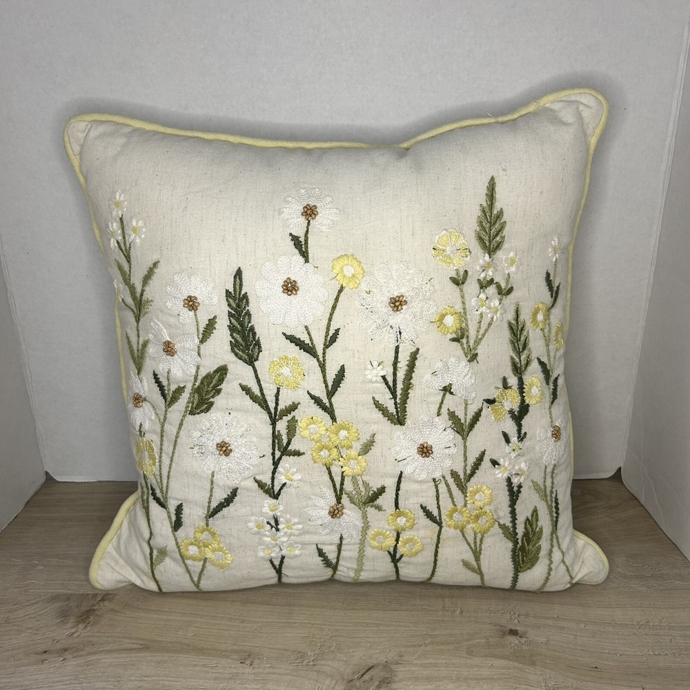Pier 1 Throw Pillow 15”x15” Embroidered Yellow White Floral Flowers Daisies