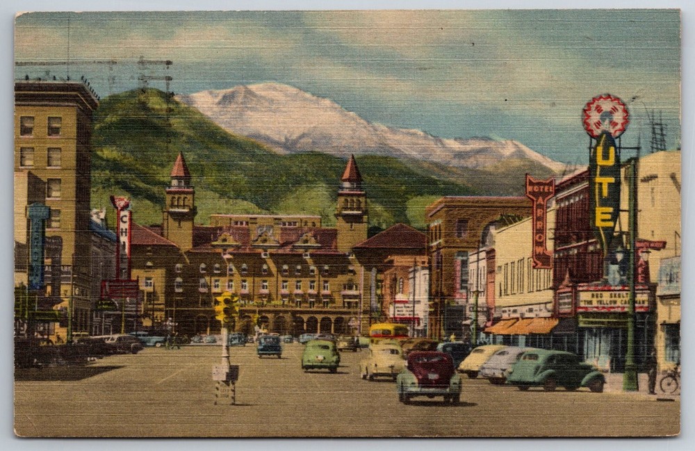 CO, Colorado Springs, Pikes Peak, Avenue Stands, Old Cars Shops Vintage Postcard