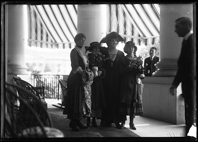 Photo:[Mrs. Harding and group at White House, Washington, D.C.]