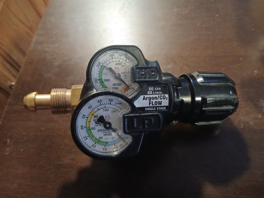 VICTOR 0781-3630 Argon/CO2 Single Stage Flow Meter Regulator Dual Gauges
