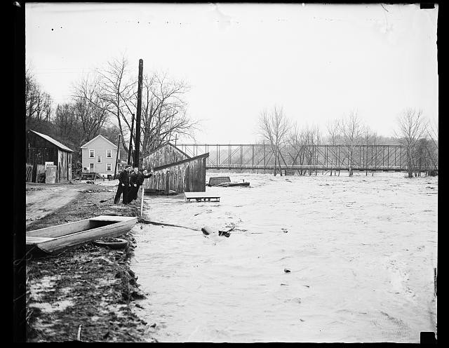 Photo:Washington D.C. Potomac River Flood 1936 Men Near Flooded Bridge