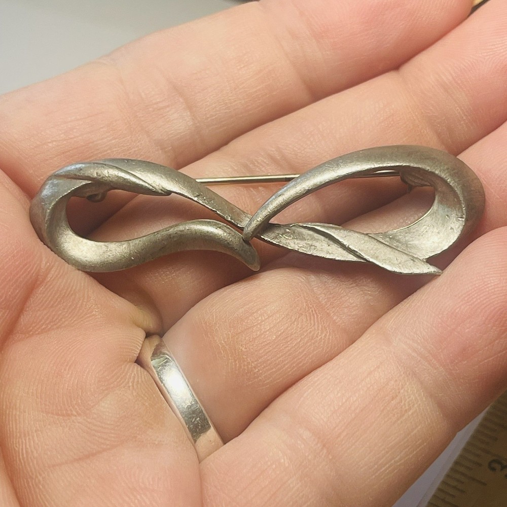 Vintage Costume Brooch Pin Silver Tone Ribbon Bow Design Women's Fashion