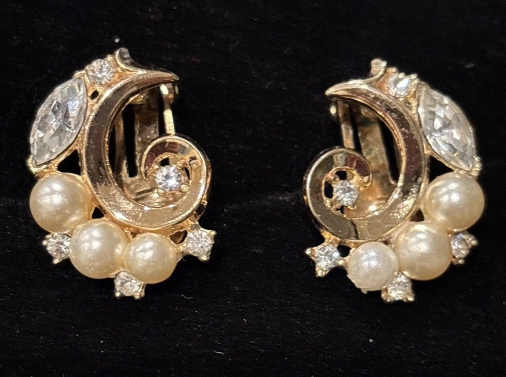 Crown Trifari Vintage Clip On Earrings Gold Tone Faux Pearl & Rhinestone Floral