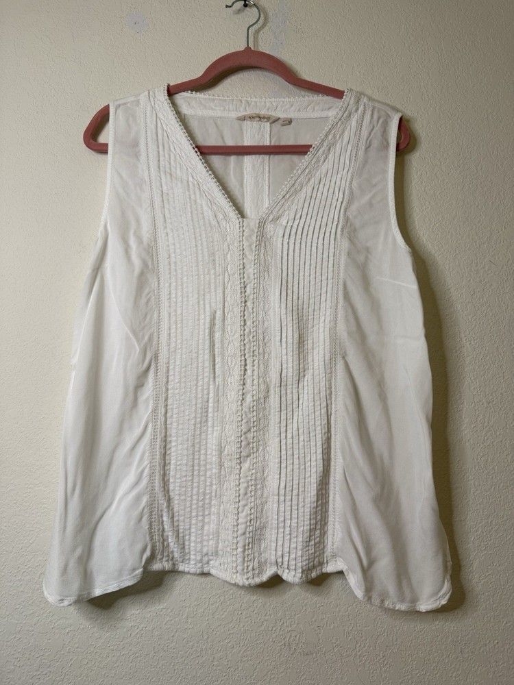 Soft Surroundings Women's White Sleeveless Eyelet/lace Front Detail Top Sz. L