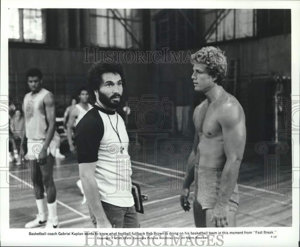 Press Photo Gabriel Kaplan and Reb Brown in a scene from 