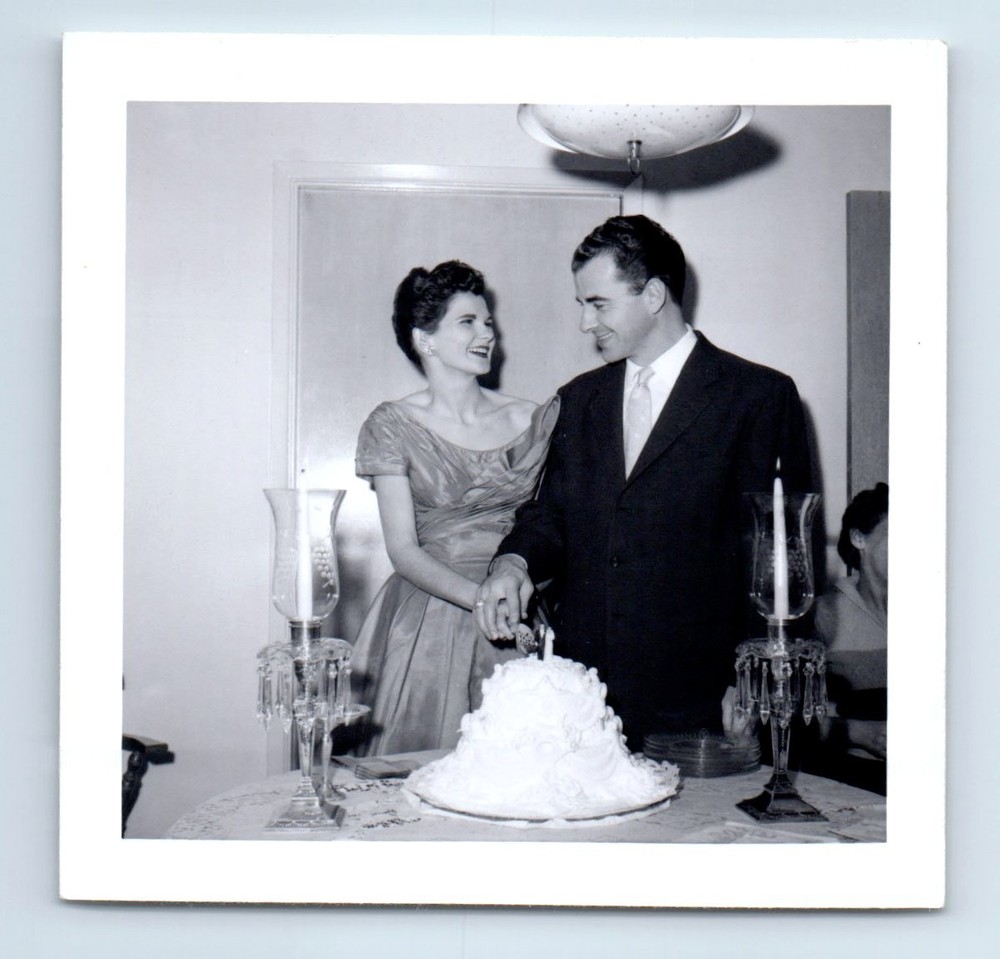 Old Vintage Square Photo MAN WOMAN COUPLE BRIDE GROOM CUTTING WEDDING CAKE