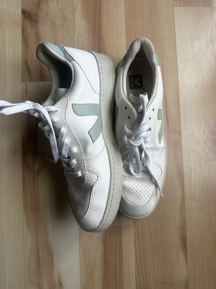 Veja T3 Womens   White Leather Sneakers Lace Up US 9 EU 40 Casual