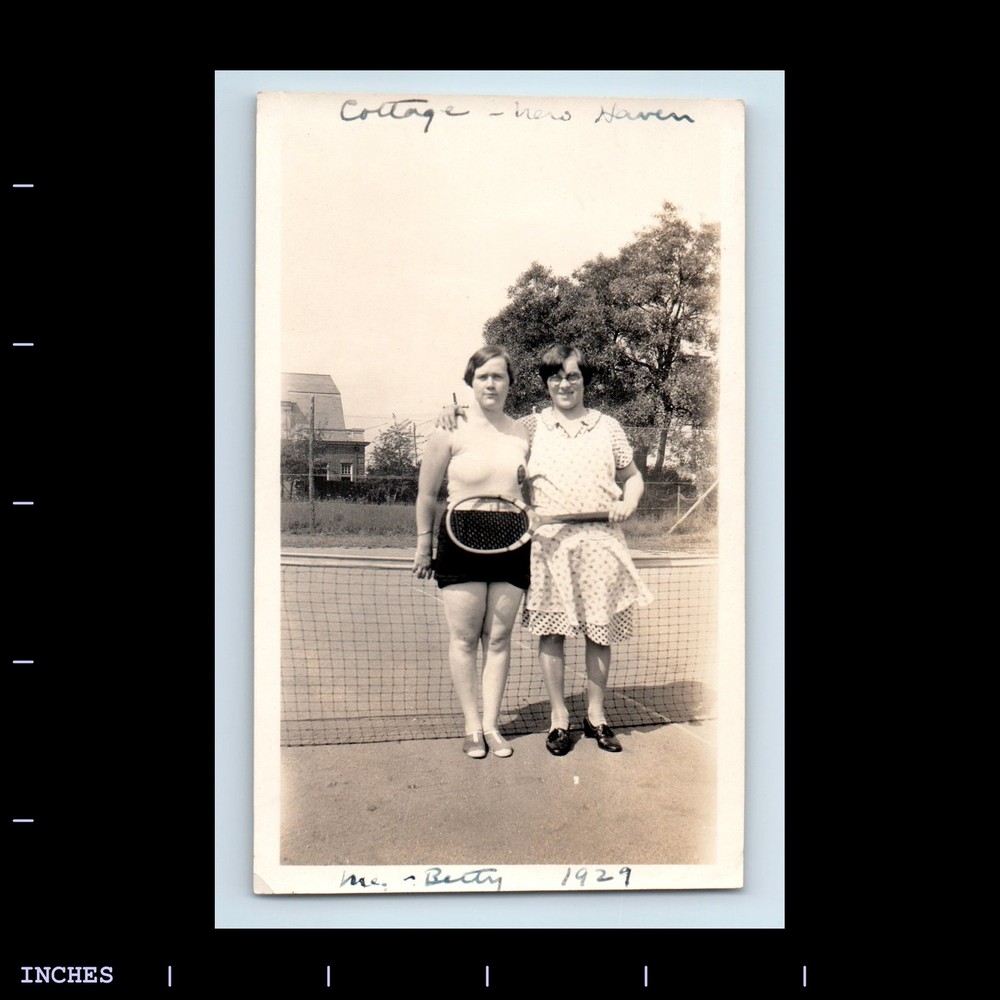 Old Vintage Photo AFFECTIONATE WOMEN TENNIS COURT NEW HAVEN CONNECTICUT 1929