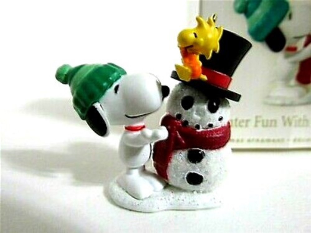 Snoopy Peanuts Charlie Brown Hallmark Christmas Mini Ornament Figurine 2008