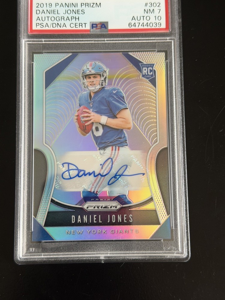 2019 Panini Silver Prizm #302 Daniel Jones RC Rookie PSA 7 PSA/DNA 10 AUTO