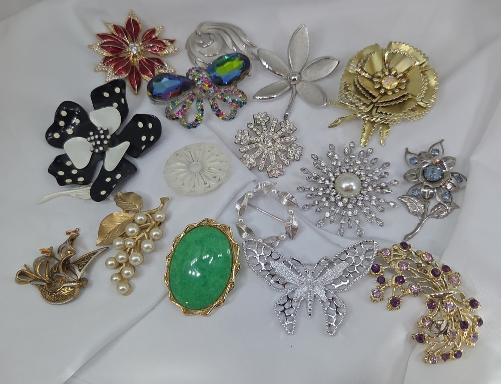 15 Vintage gold silver tone Pins Brooches Napier Coventry Trifari Krementz Monet