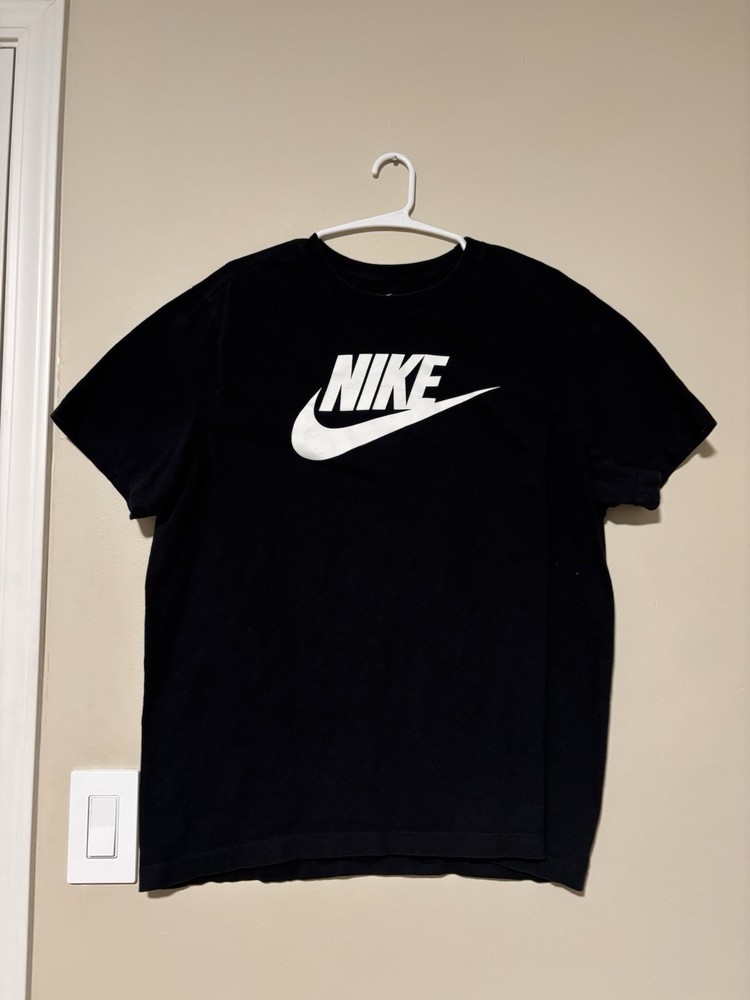 Nike Men's Black Cotton Logo Graphic Print Crew Neck Short Sleeve T-Shirt