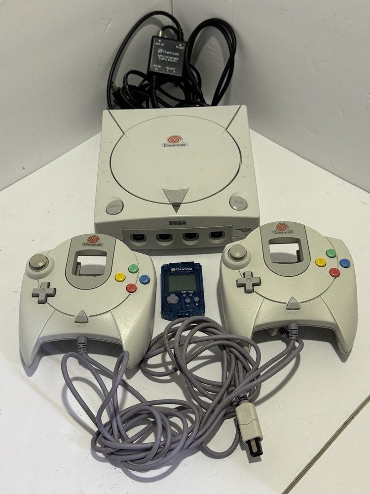 White Sega Dreamcast VA1 Console Bundle With Controllers Cables and VMU! Tested!