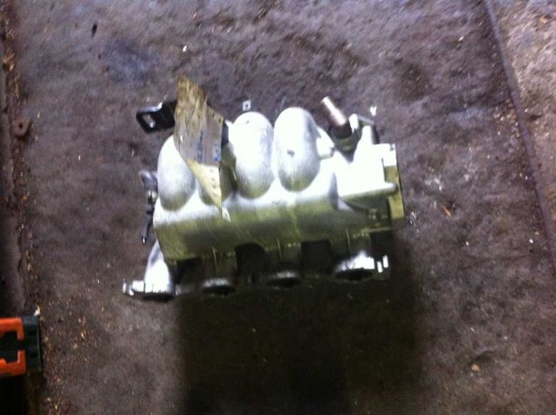 Volvo S40 4-Cylinder Intake Manifold 00-04 VIN VS VW 4th 5th Digit