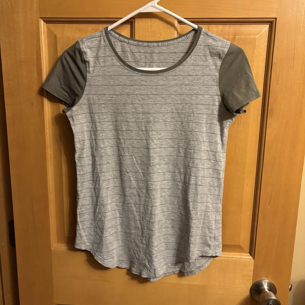 Lululemon Gray Stripe moss green Love Crew Short Sleeve Tee Shirt Women’s  Size4