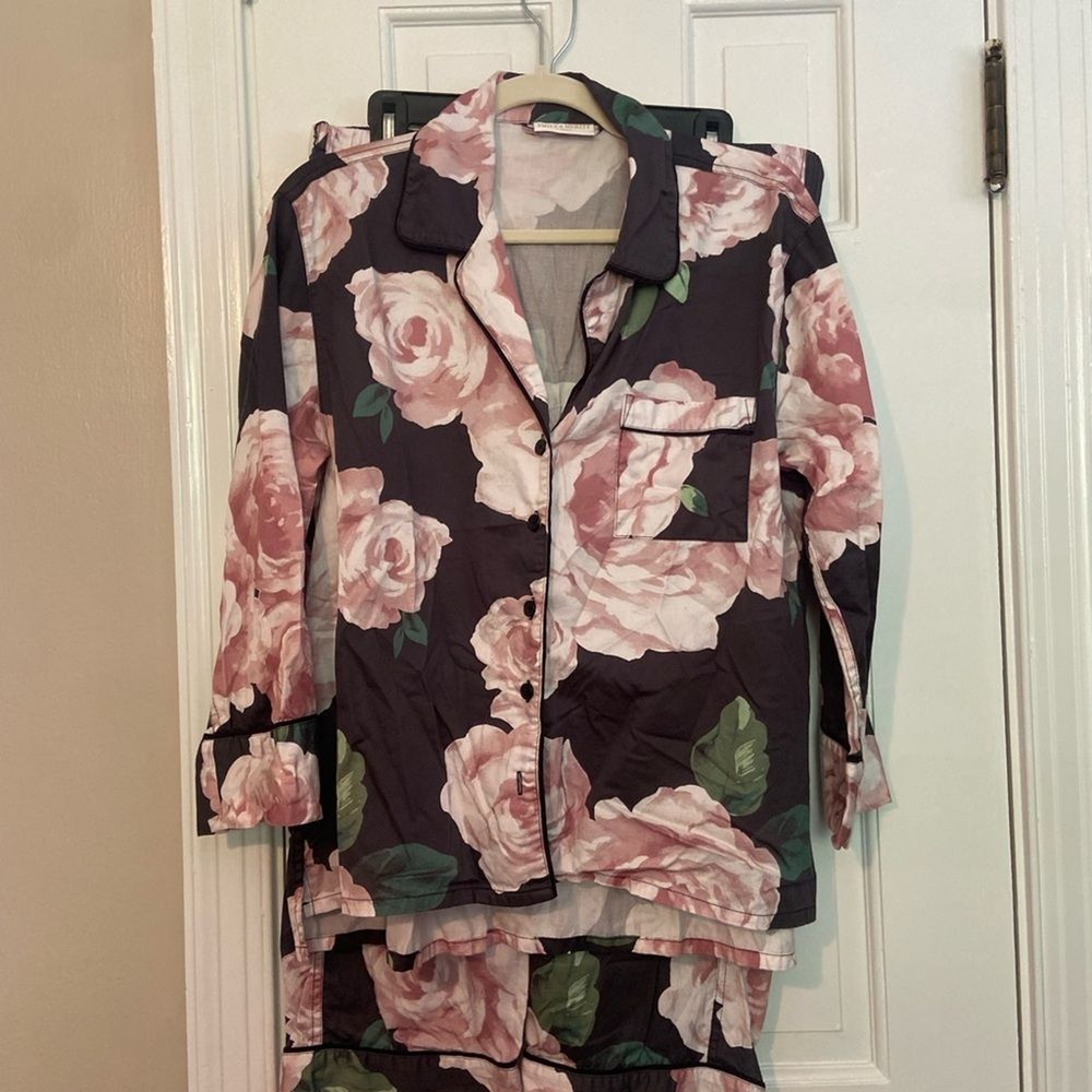 Pottery Barn Teen x Emily & Merritt Bed of Roses Pajama Set - Medium