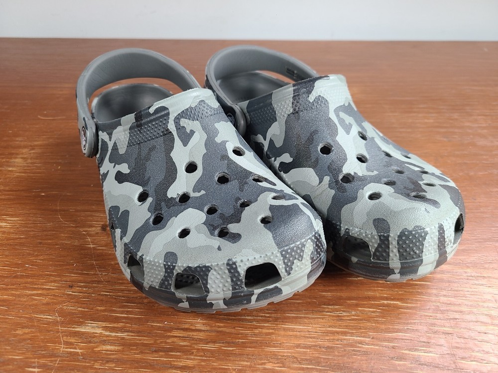 Crocs Classic Printed Camo Clogs Grey Camo 206454 Mens Size 4 Womens Size 6