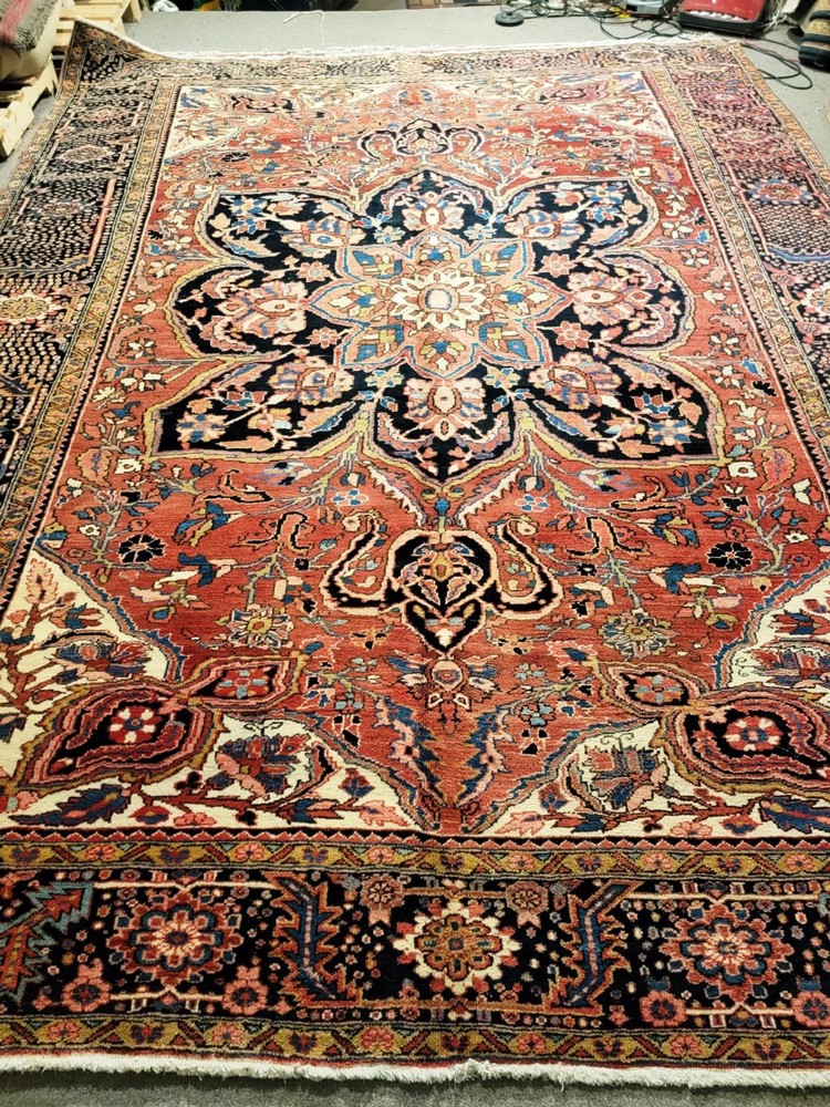 Antique Oriental Heriz Hand-Knotted Wool Rug | 10 x 12 | Unique Medallion