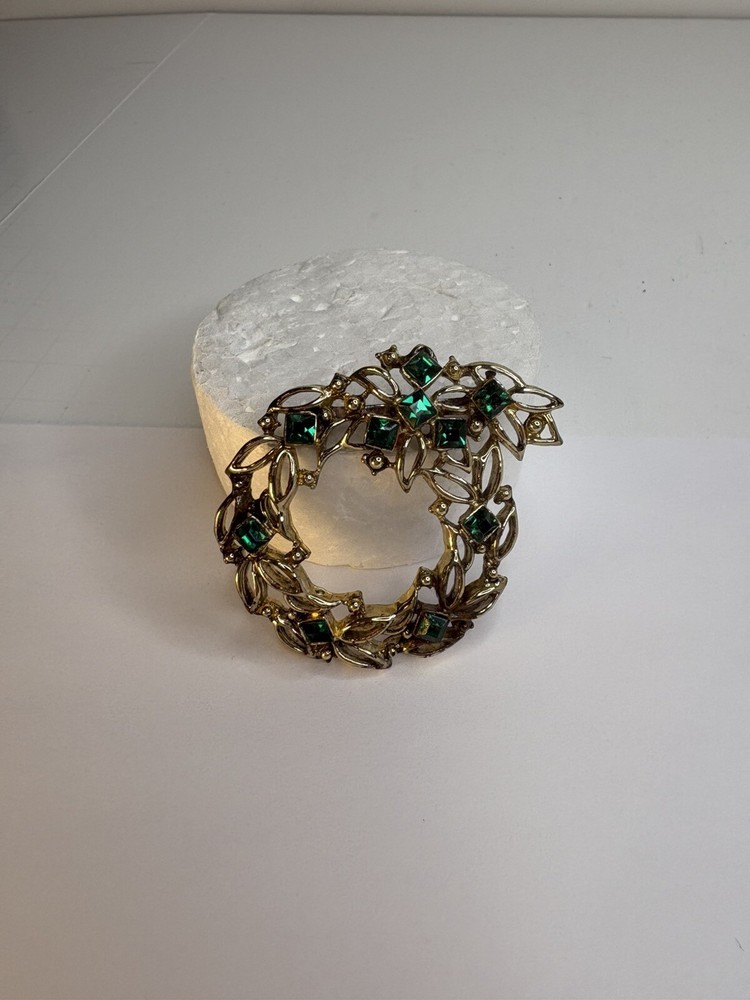 Vintage Emerald Green Rhinestone Christmas Wreath Brooch Pin