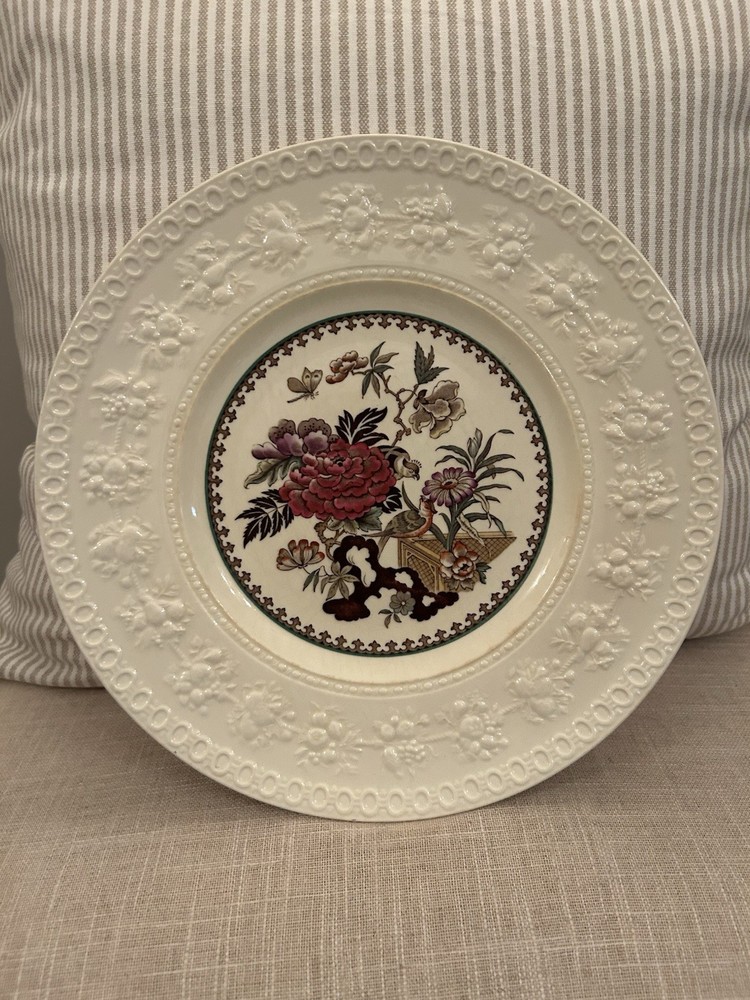 Vintage Wedgwood Wellesley Bullfinch Dinner Plate  AL 9351 England 10 3/4”