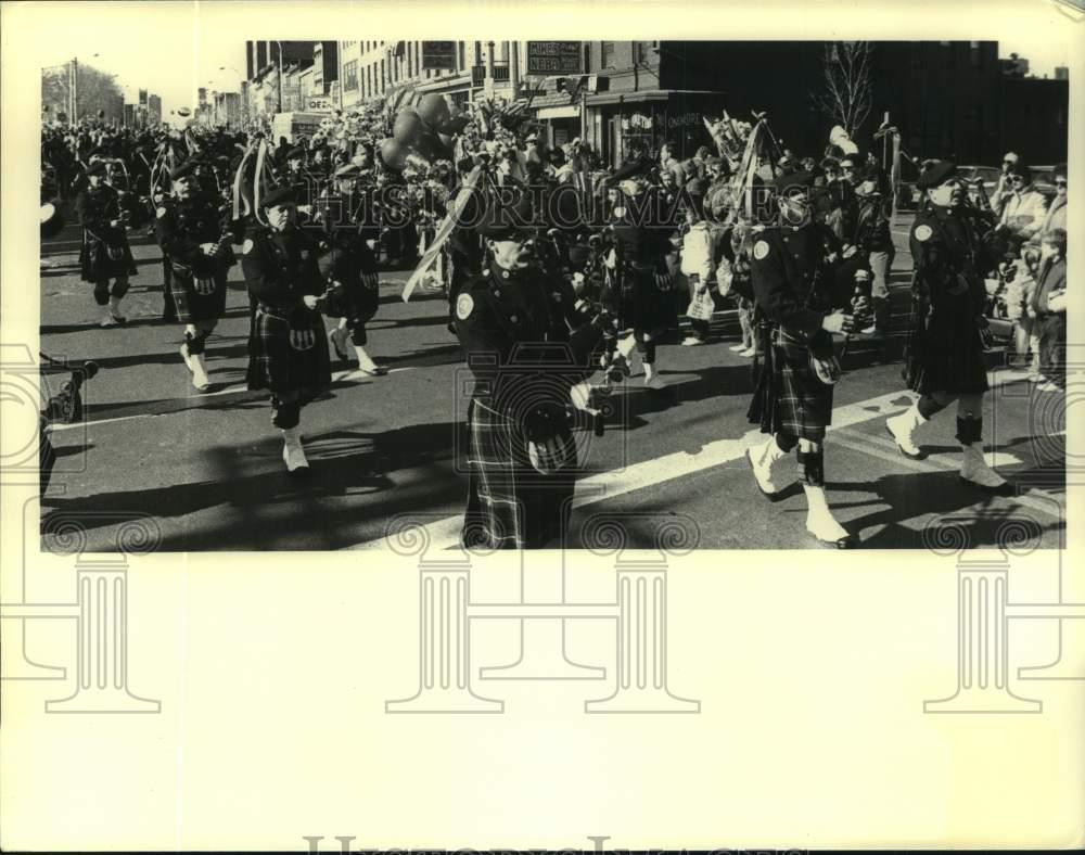 Press Photo Bagpipers march in New York parade - tua32630