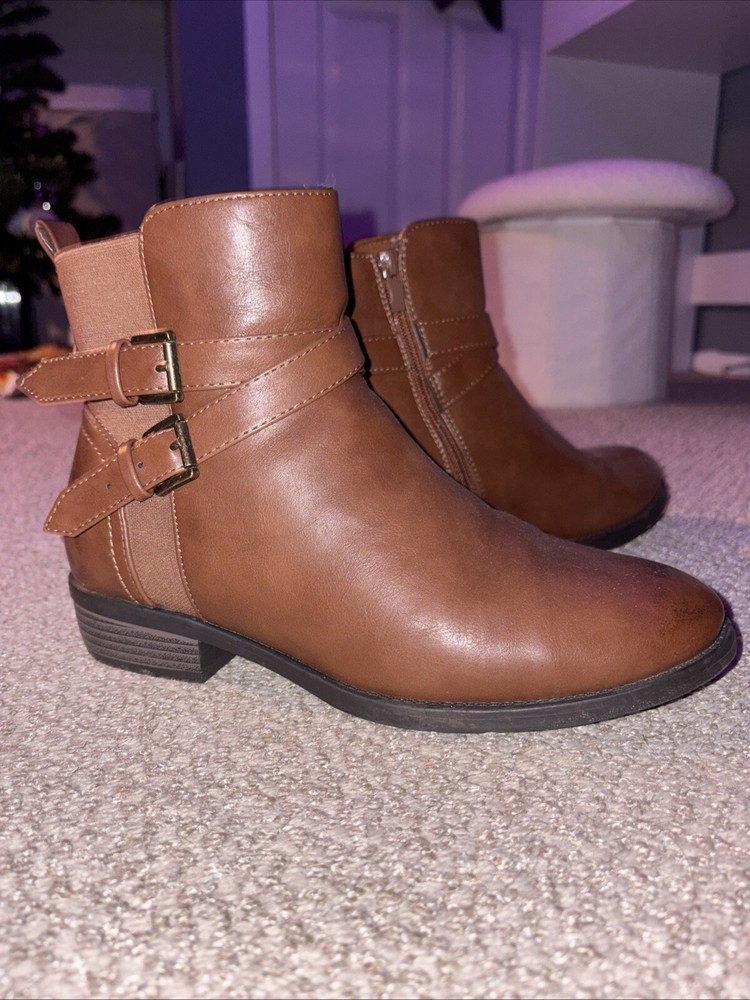 Women’s Brown Leather Ankle Boots with Side Zipper. Size 9.5