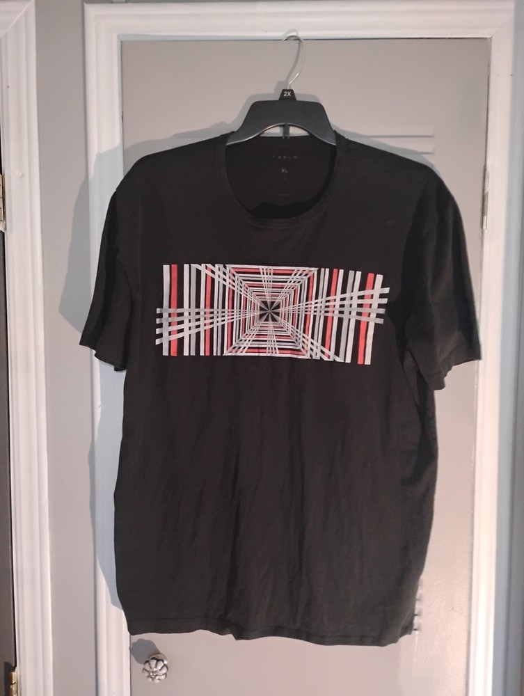 Tesla Geometric Graphic Print T-shirt Black Adult XL Short Sleeve Racing