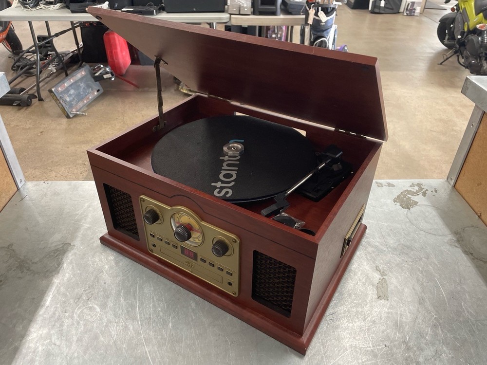 ILIVE 6-IN-1 BLUETOOTH TURNTABLE (MODEL ITTB751BW) (P24024285)