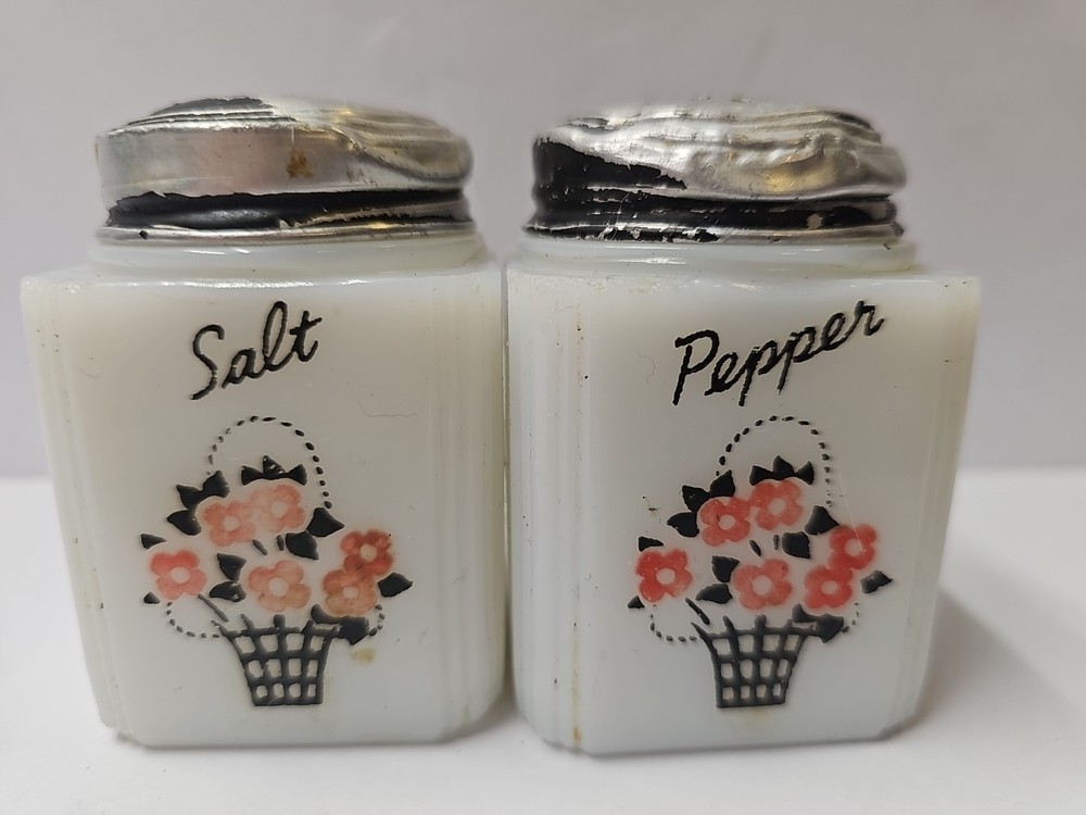 Vintage TIPP City McKee USA S&P Shaker Set Red Flower Basket & Black Lids