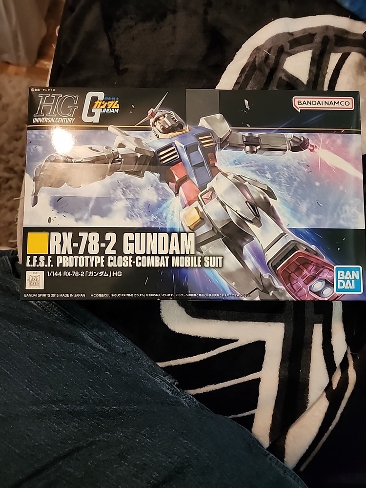 RX-78-2 Gundam Model Kit E.F.S.F. Prototype Close-Combat Mobile Suit Bandai