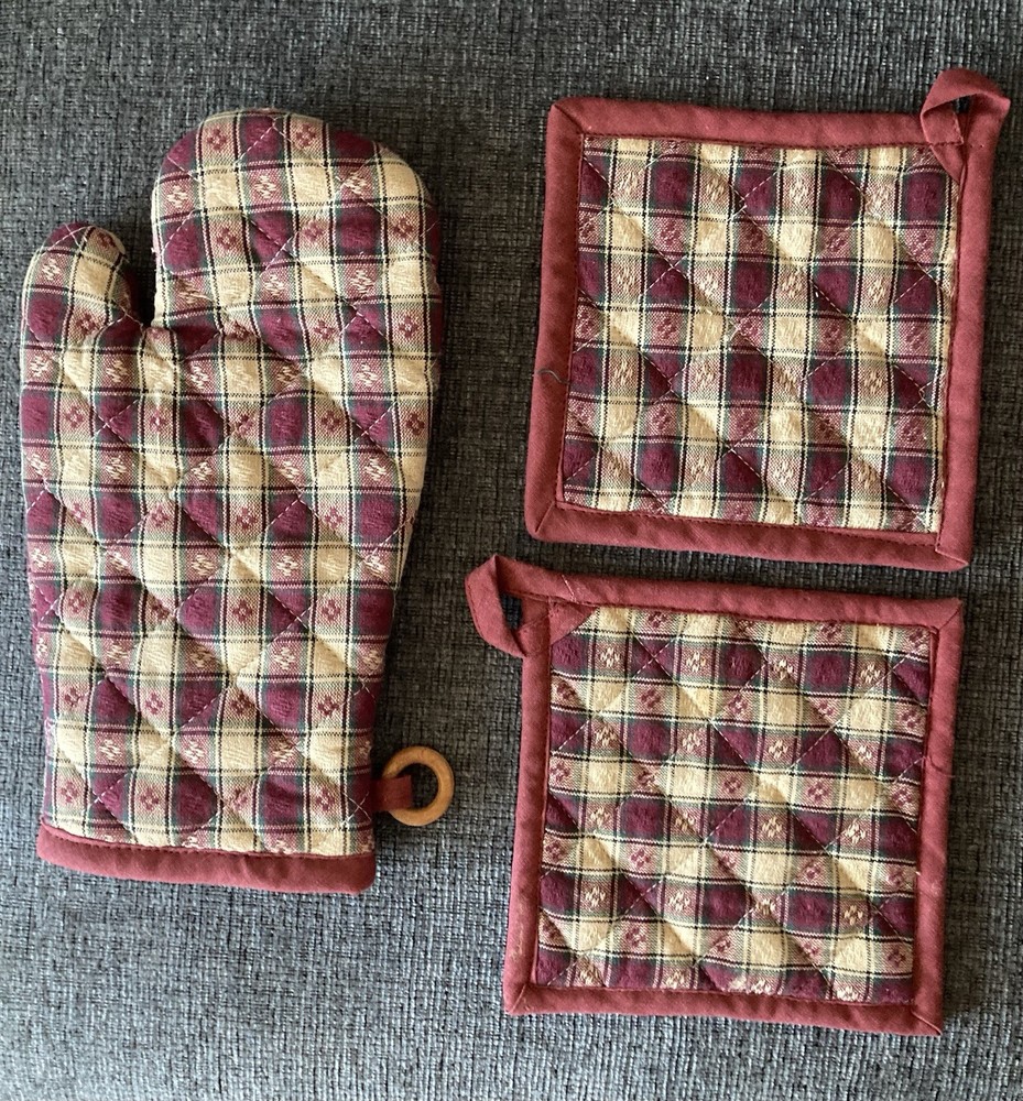 Set Gold Coast 3 Pc Kitchen 1 Oven Mitt & 2 Pot Holders Wine/Cream Plaid NEW