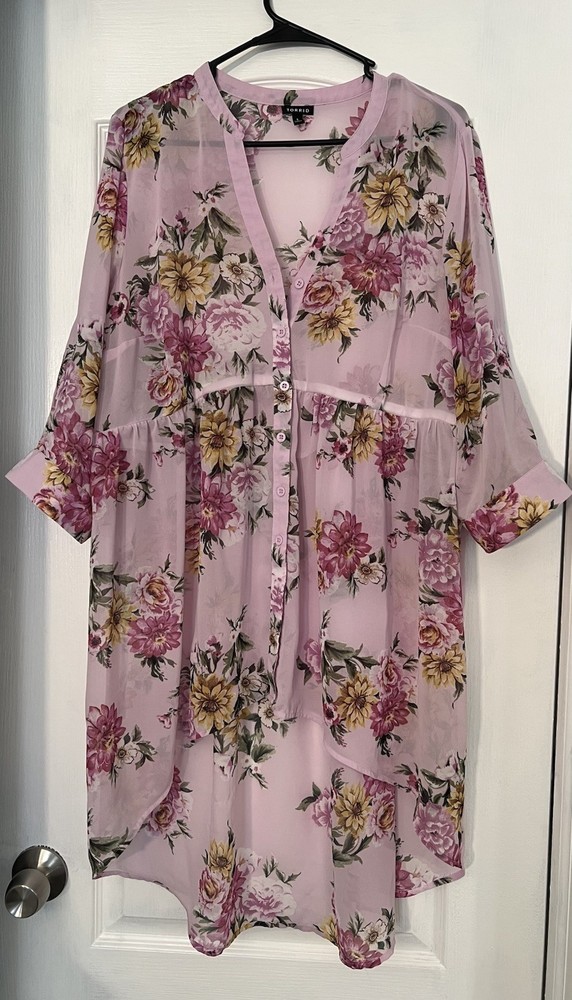 Torrid 1X Pink Floral Chiffon Babydoll Tunic Top Hi Low Sheer Button Front